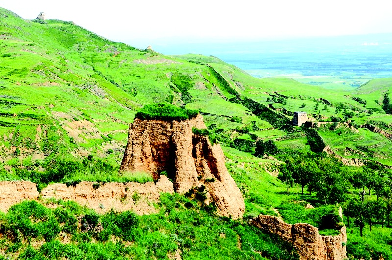 大边长城由大同市破鲁堡乡砖楼沟村南约2500米处向西南延入左云县。经管家堡乡保安和徐达窑等村，转而西，经威鲁堡、三台边村，又转向西北经三屯乡八台子村、六墩沟和十二窑，于二十边村西进入右玉县。